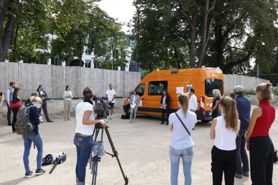 Pressevertreter auf der Baustelle