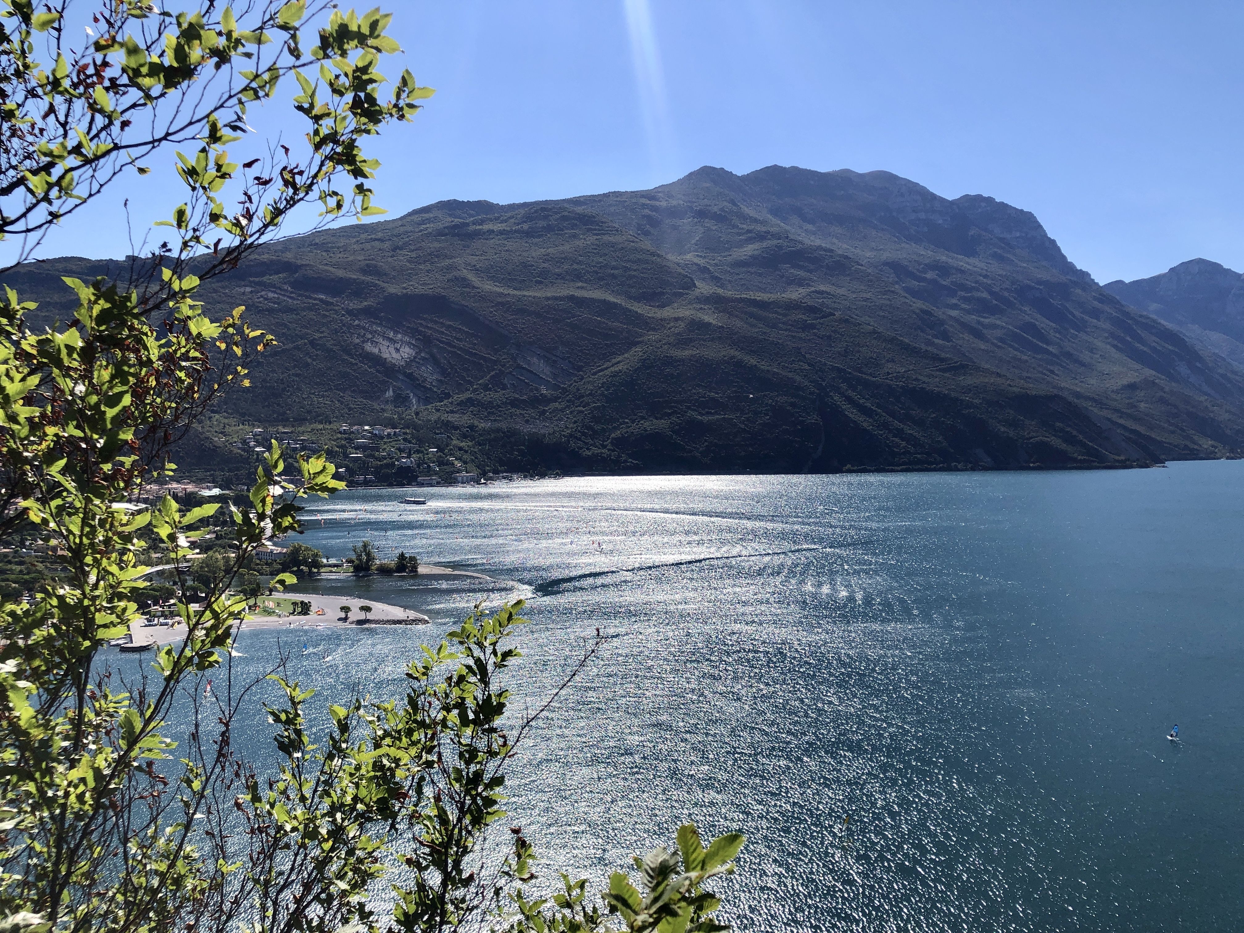 Blick auf das Nordufer - Riva und Torbole
