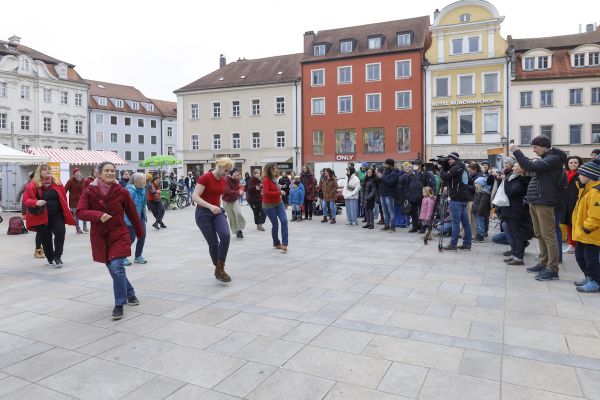 Fotografie - Tanzende in Aktion mit Publikum 