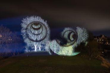 Fotografie: Javier Riera: The Luminous Grove, Steinerne Brücke/Jahninsel