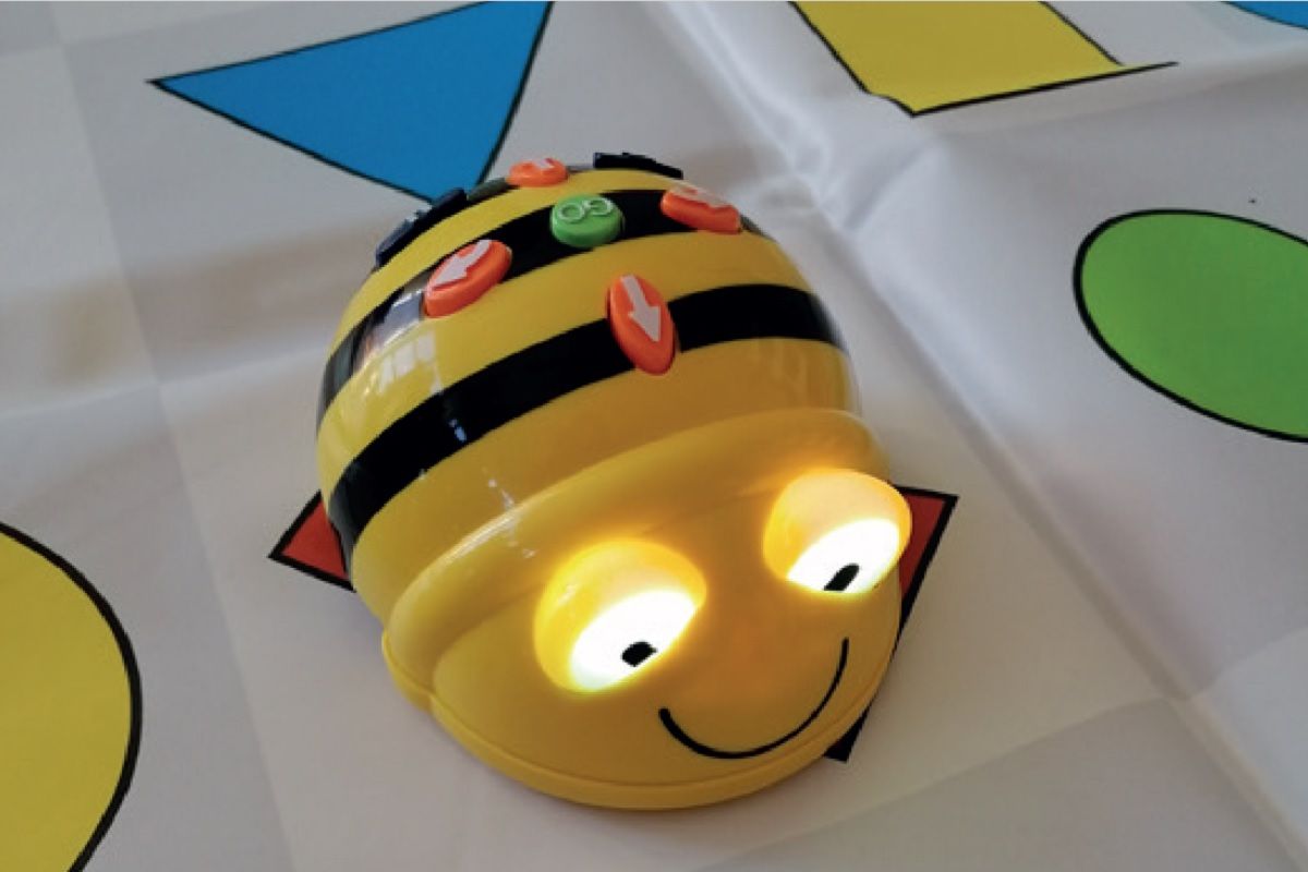 Bild der Roboterbiene Bee-Bot.