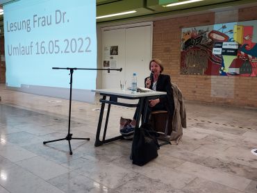 Frau Dr. Umlauf beim Vortrag