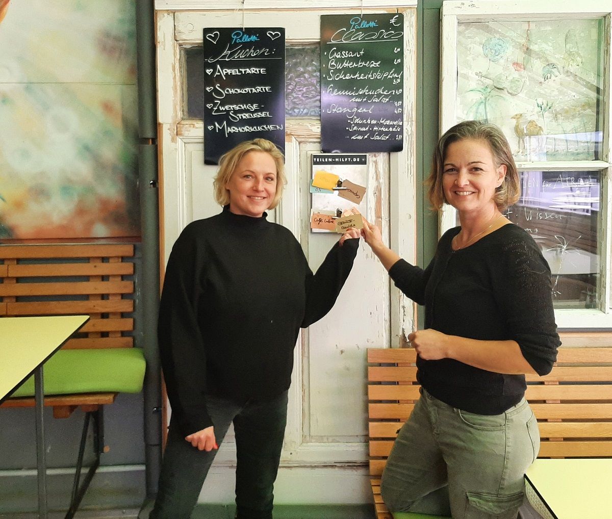 Überreichung der Spenden von KoBE an Gastfreundschaft hilft