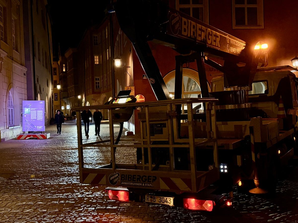Fotografie – Aufbau für RE.LIGHT vor dem Thon Dittmer Palais