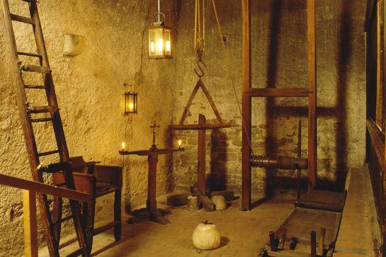 Noch heute zeugen Folterwerkzeuge in der historischen Fragstatt von den Qualen der im Mittelalter Inhaftierten.