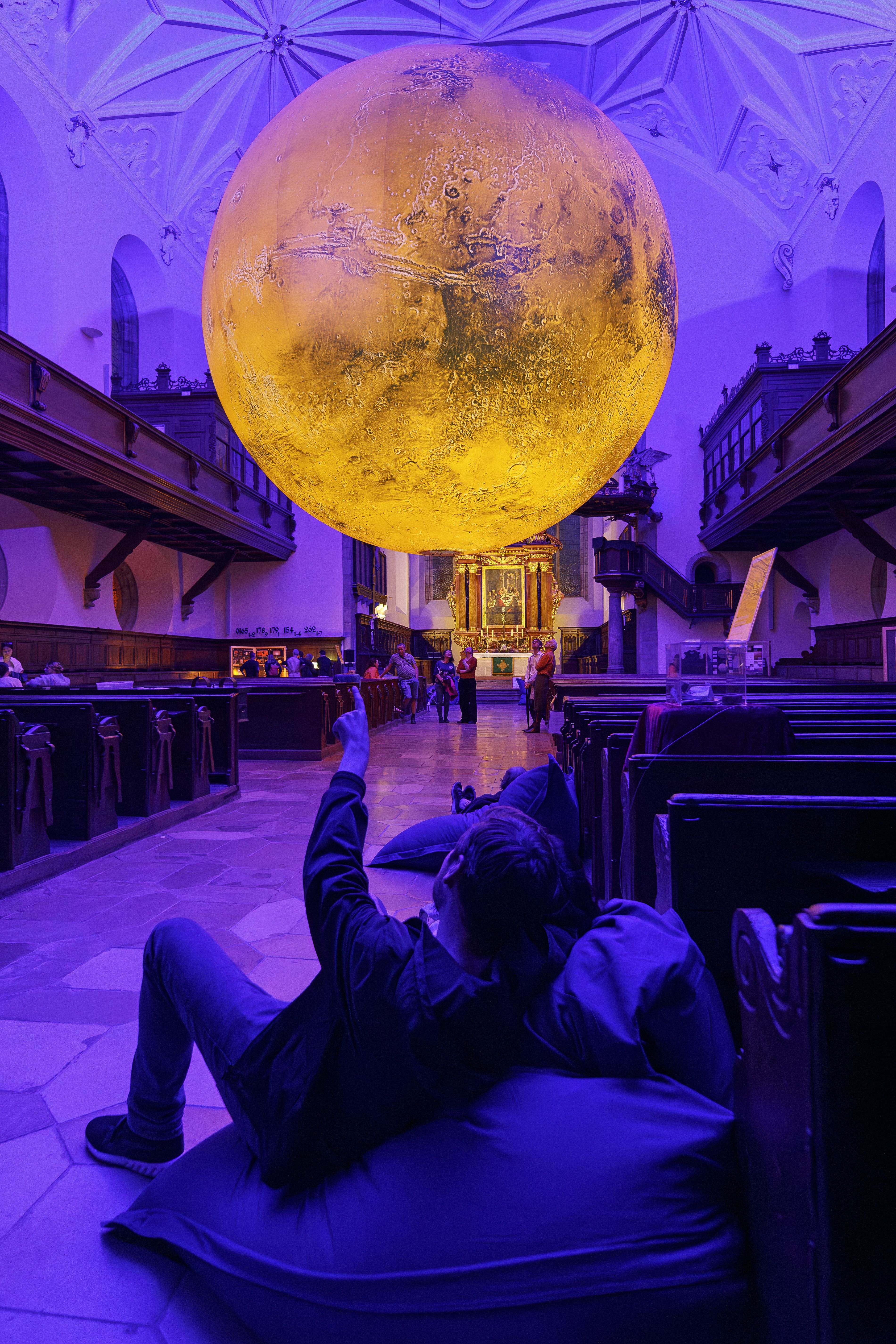 Fotografie: Der Mars als Kunstwerk in der Dreieinigkeitskirche