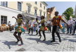 Fotografie: Auftritt der IMLS Chamuka Band und den Blechbläsern der städtischen Sing- und Musikschule am Bismarckplatz am 13. Mai 2022