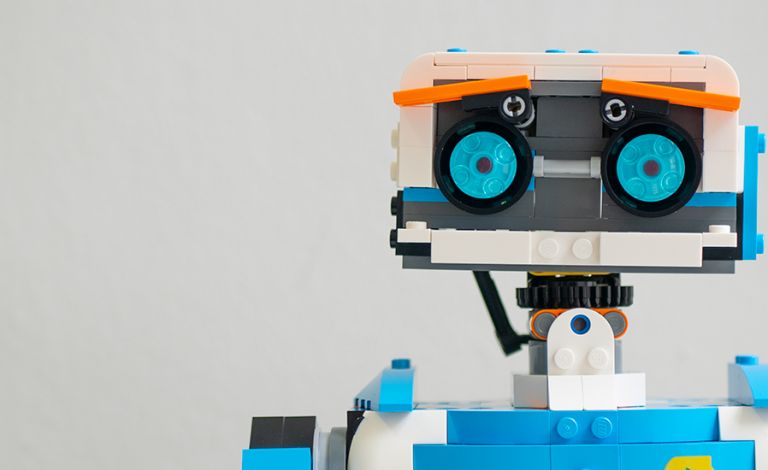 Fotografie - Ein Roboter aus Lego-Steinen