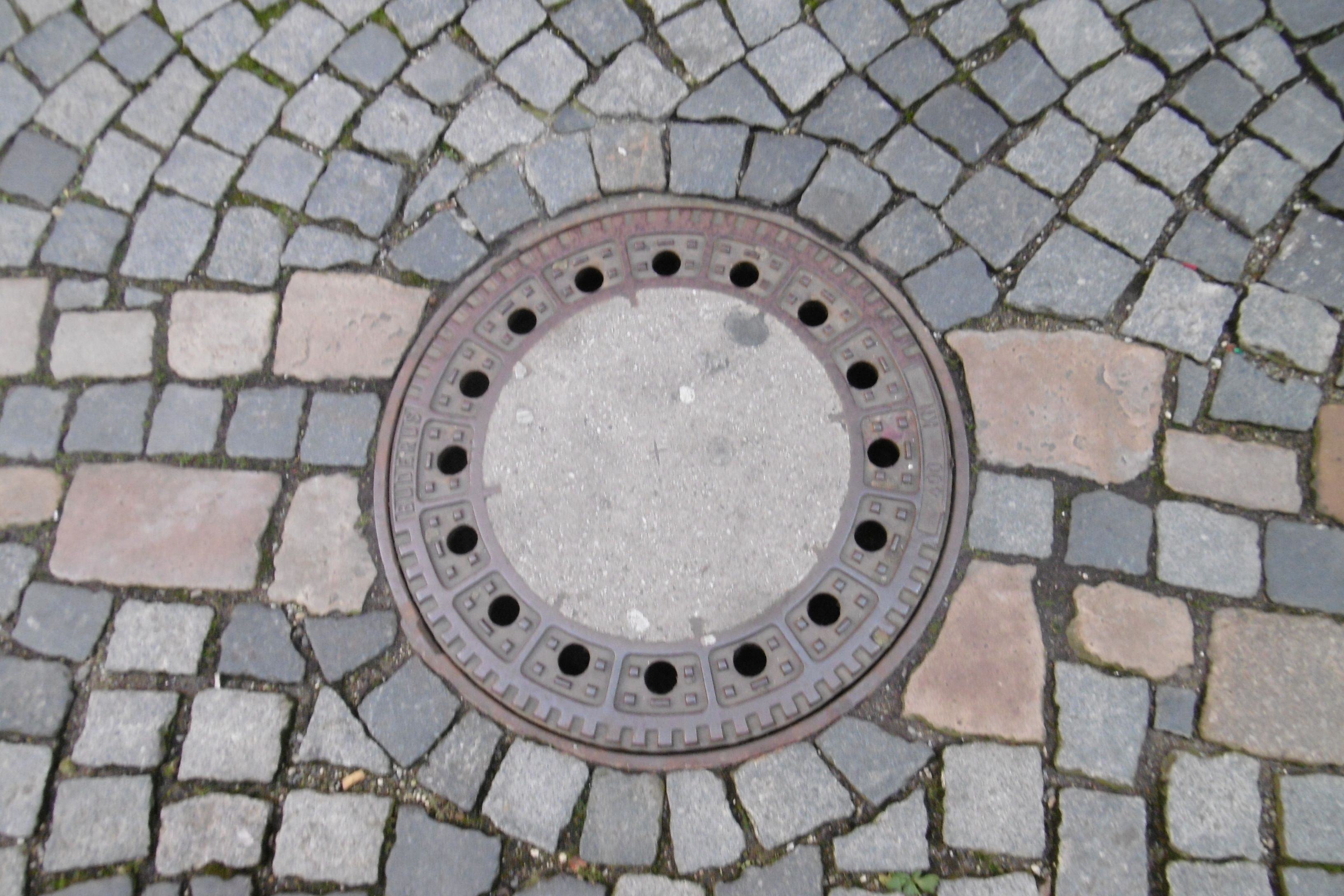 Kanaldeckel - Altes Regensburger Modell