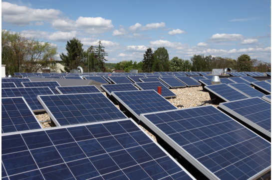 Fotografie: Photovoltaikanlage auf einem Flachdach