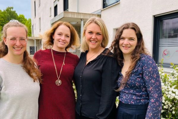 Fotografie: Das Team des Stadtteilprojekt Süd, von links nach rechts: Kerstin Behammer-Hartl, Inga Ehrenberg, Silvia Küffner und Eva Döllinger