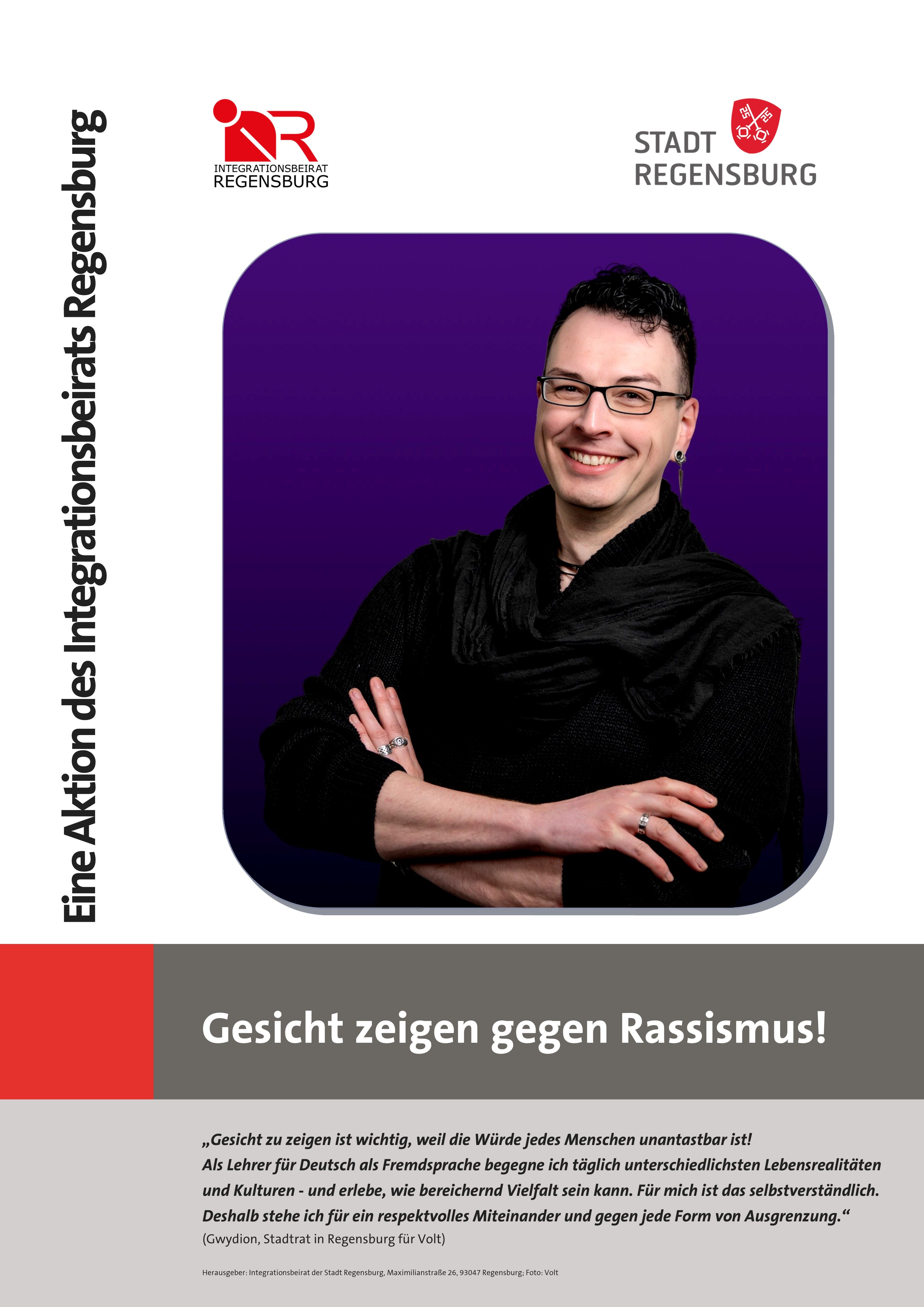 Portraitfoto von Gwydion zur Aktion Gesicht zeigen gegen Rassismus. Darunter sein Zitat: „Alle Menschen sind gleich zu behandeln.“