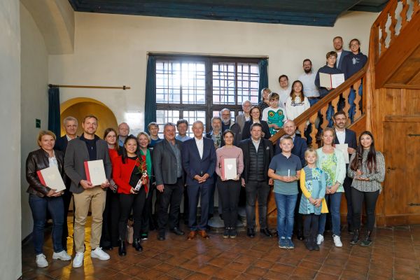 Fotografie: Gruppenbild bei der Verleihung des Umweltpreises
