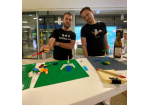 Interessierte beim R_NEXT Stand bauten mithilfe eines Lego-Modells Antworten auf verschiedene Fragestellungen.