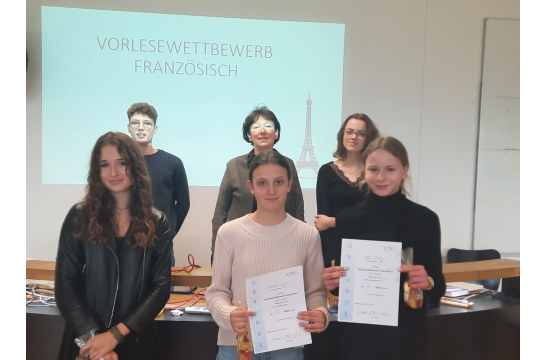 Gewinner der 8.Klassen und Jury des Wettbewerbs