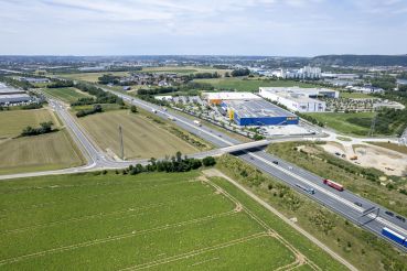 Fotografie: Luftaufnahme der neuen Verkehrsverbindung beim Möbelzentrum im Stadtosten