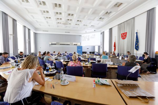 Fotografie: Tagung im Sitzungssaal des Neuen Rathauses