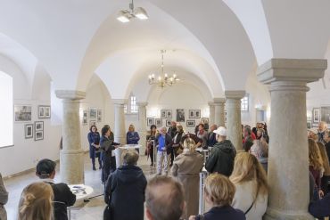 Fotografie: Eröffnung der Ausstellung mit Schwarz-Weiß-Fotografien aus Odessa in der Säulenhalle des Thon-Dittmer-Palais