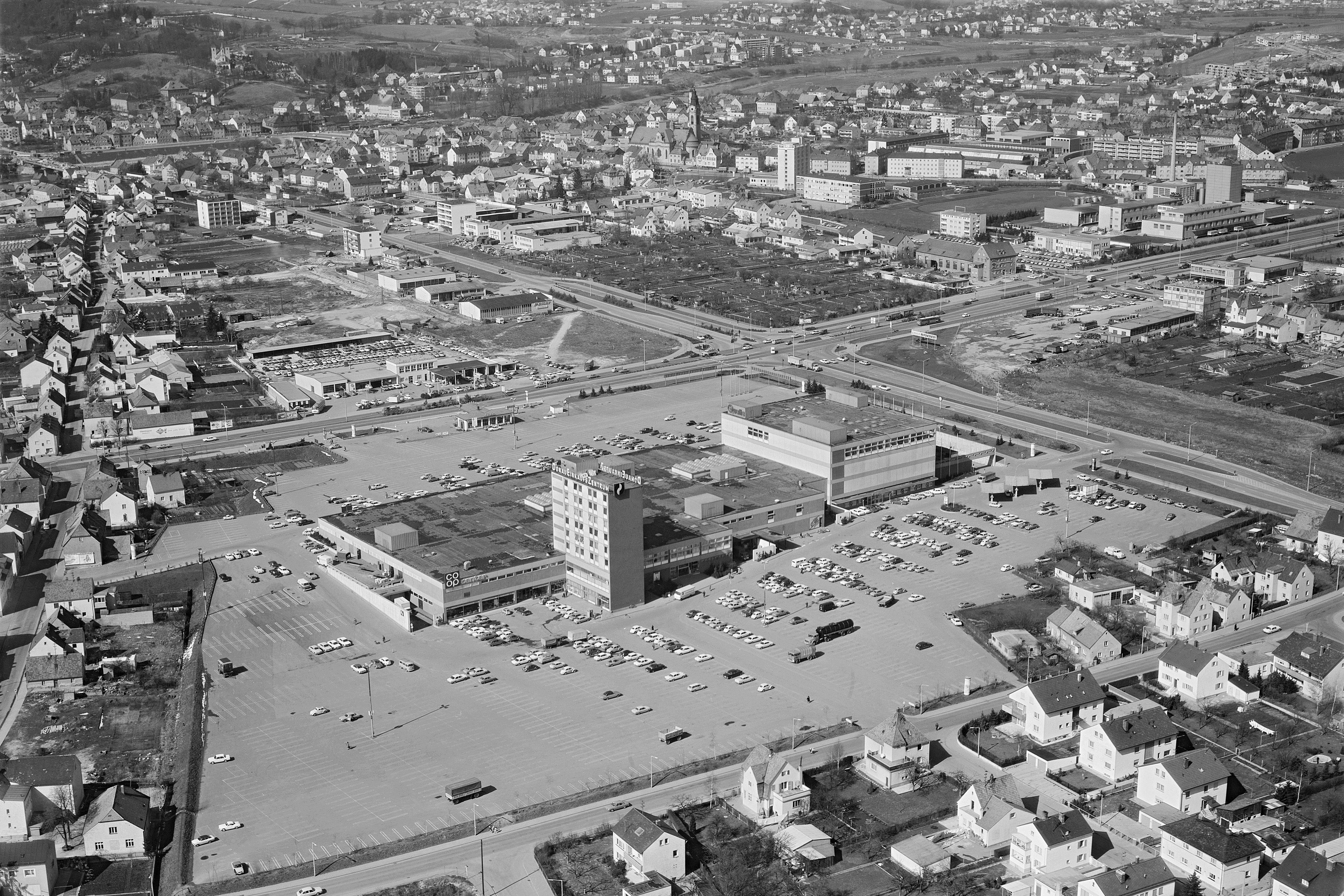 Fotografie: Donau-Einkaufszentrum ca. 1972