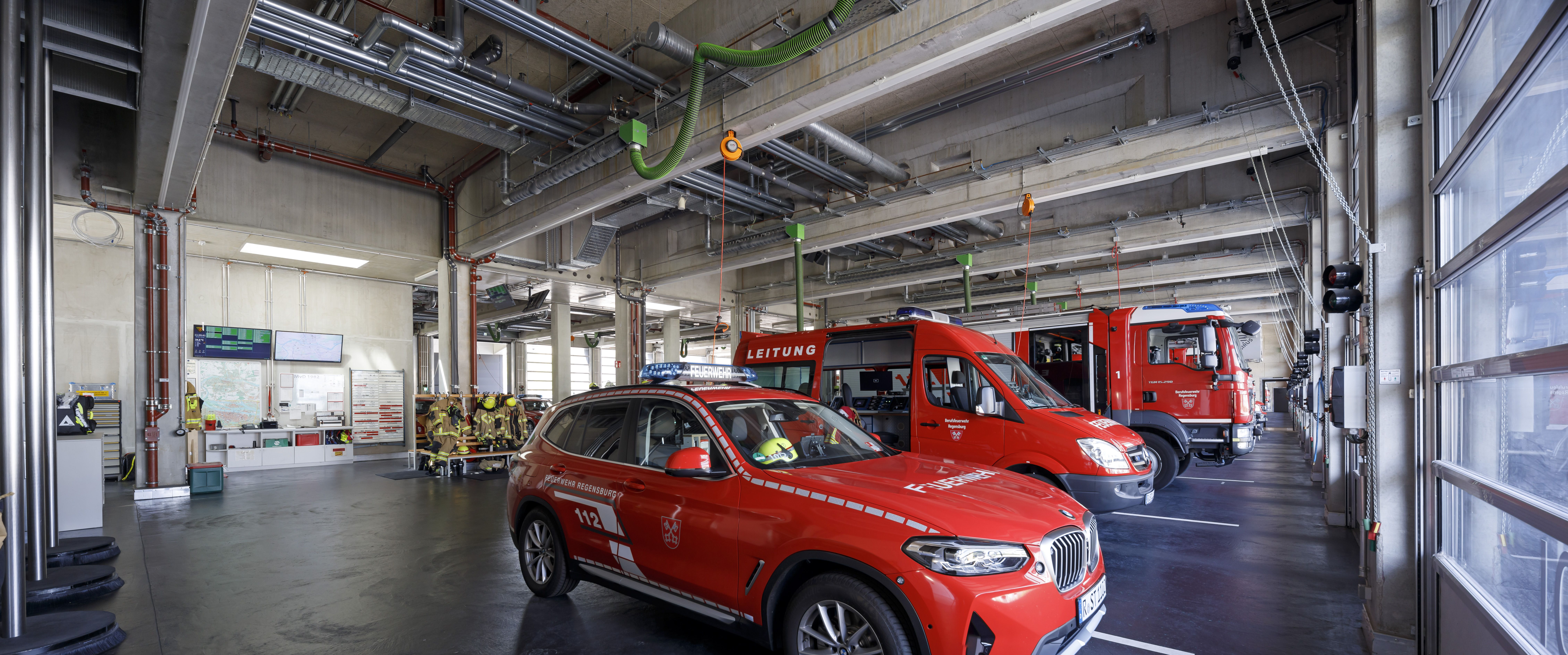 Fotografie: Befüllte Fahrzeughalle des Bauteils 3
