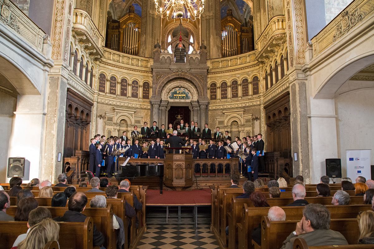 Fotografie: Auftritt der Domspatzen in der Pilsener Synagoge im Jahr 2015 