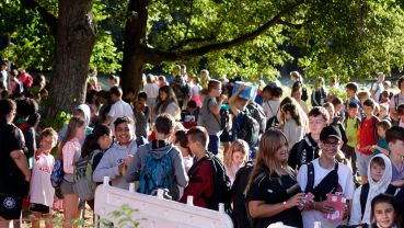 Fotografie: Vor dem Eingang zum beliebten Mini-Regensburg kann sich schon mal eine Schlange bilden.