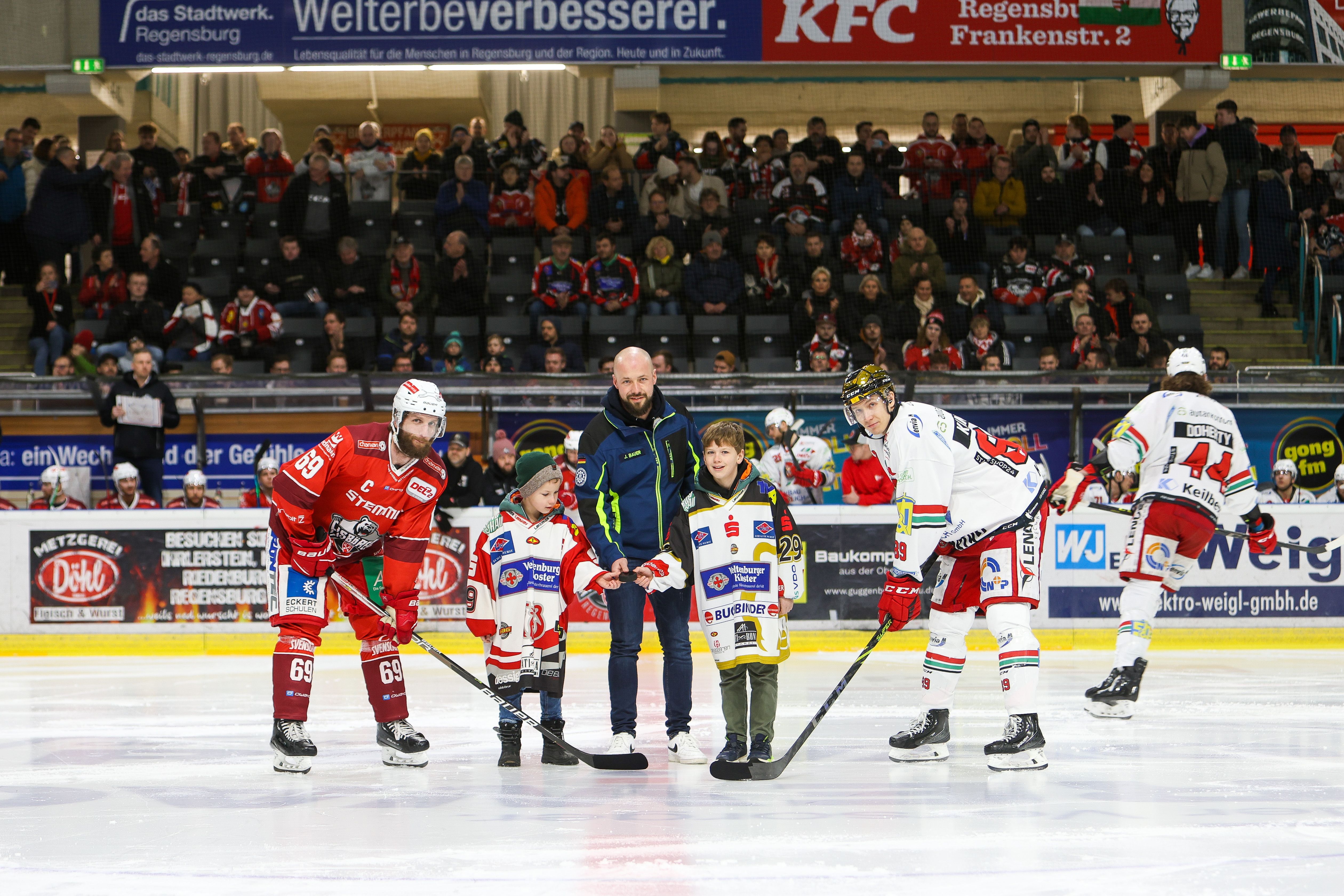 Fotografie – Bullyeinwurf: Joachim Bauer vom THW mit seinen Söhnen