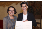 Brückenpreis 2019 - Bürgermeisterin Gertrud Maltz-Schwarzfischer (links im Bild) mit der Preisträgerin Dr. phil. Carolin Emcke (rechts)