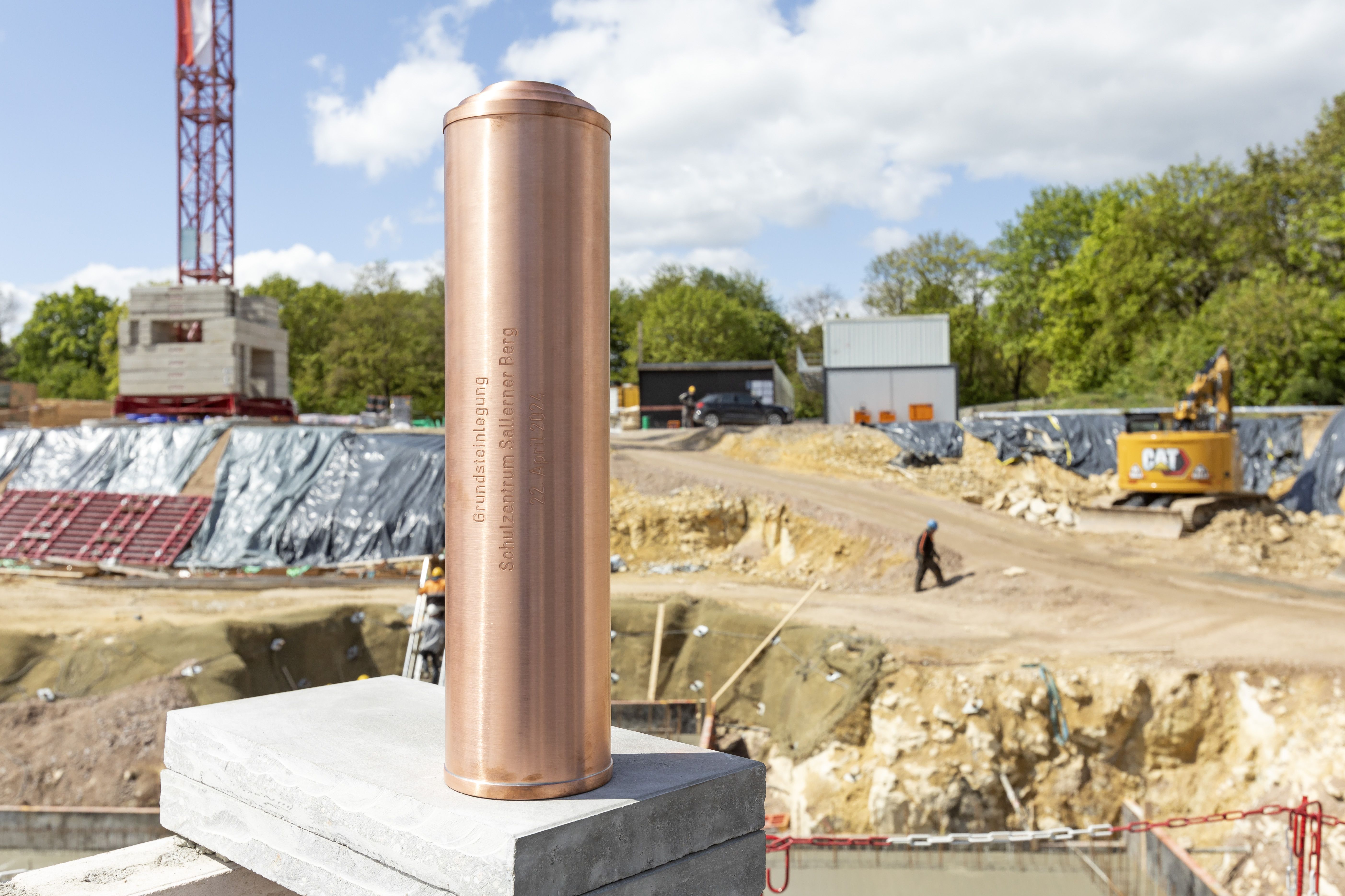 Fotografie: Zeitkapsel für den Neubau des Schulzentrums Sallerner Berg