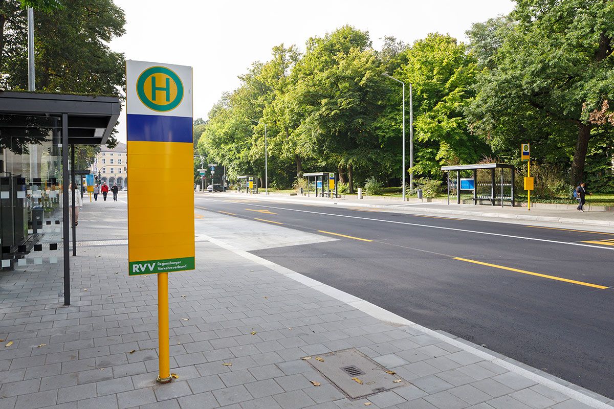 In der Maximilianstraße als Teil des Interims-ZOB werden ab Dezember die Busse in den Landkreis starten.