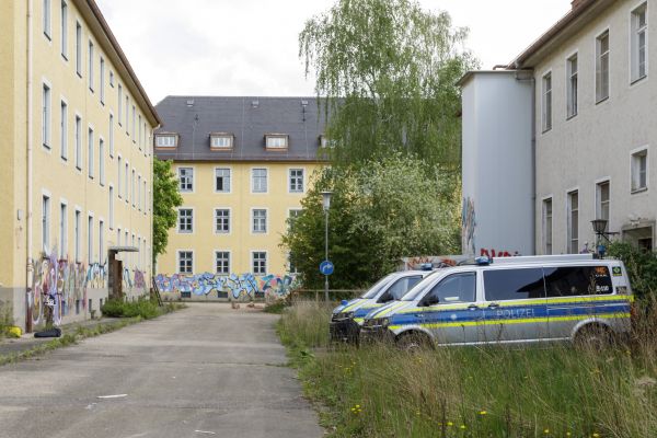 Fotografie: Polizeiauto auf dem Gelände der PLK