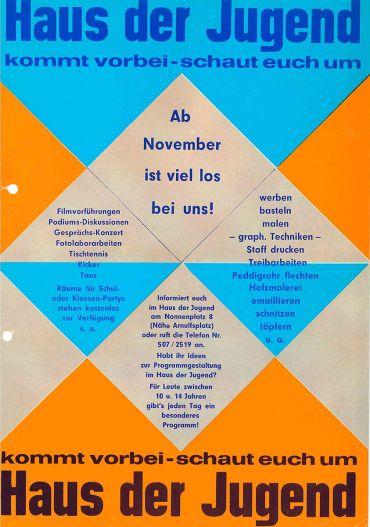Zu sehen ist ein Flyer in blau, orange, beigen Tönen mit dem Titel „Haus der Jugend – kommt vorbei- schaut euch um“. Er lädt Kinder und Jugendliche zwischen 10-14 Jahren zu verschiedenen Projekten ein und wirbt mit einem besonderen Programm. 
