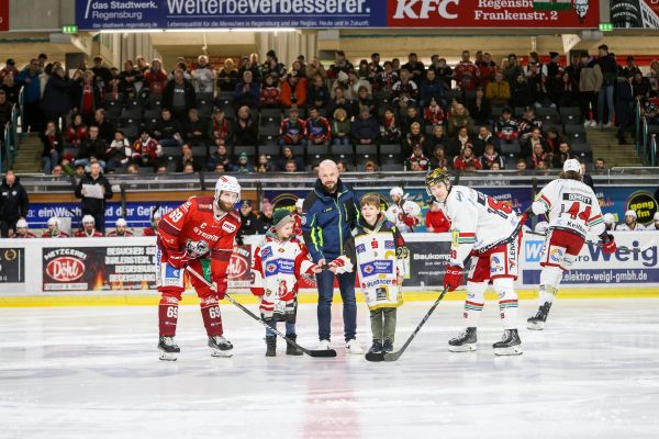 Bullyeinwurf beim Eisbären Heimpspiel am 22.01.2023
