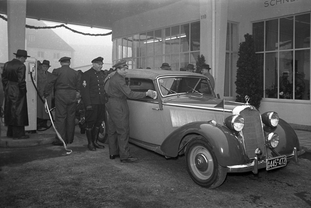Einweihung der Fürstlichen Tankstelle