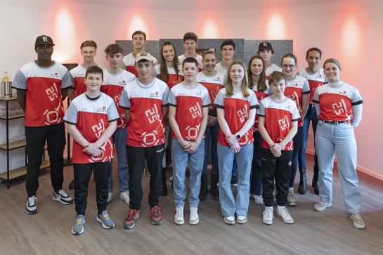 Fotografie: Mitglieder des Team Regensburg 2023 mit einheitlichen Trikots