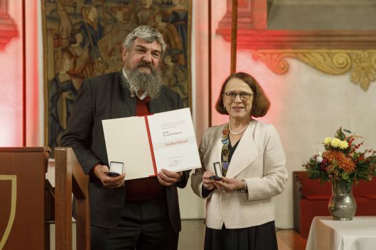 Fotografie: Dr. Josef Paukner mit Oberbürgermeisterin Gertrud Maltz-Schwarzfischer