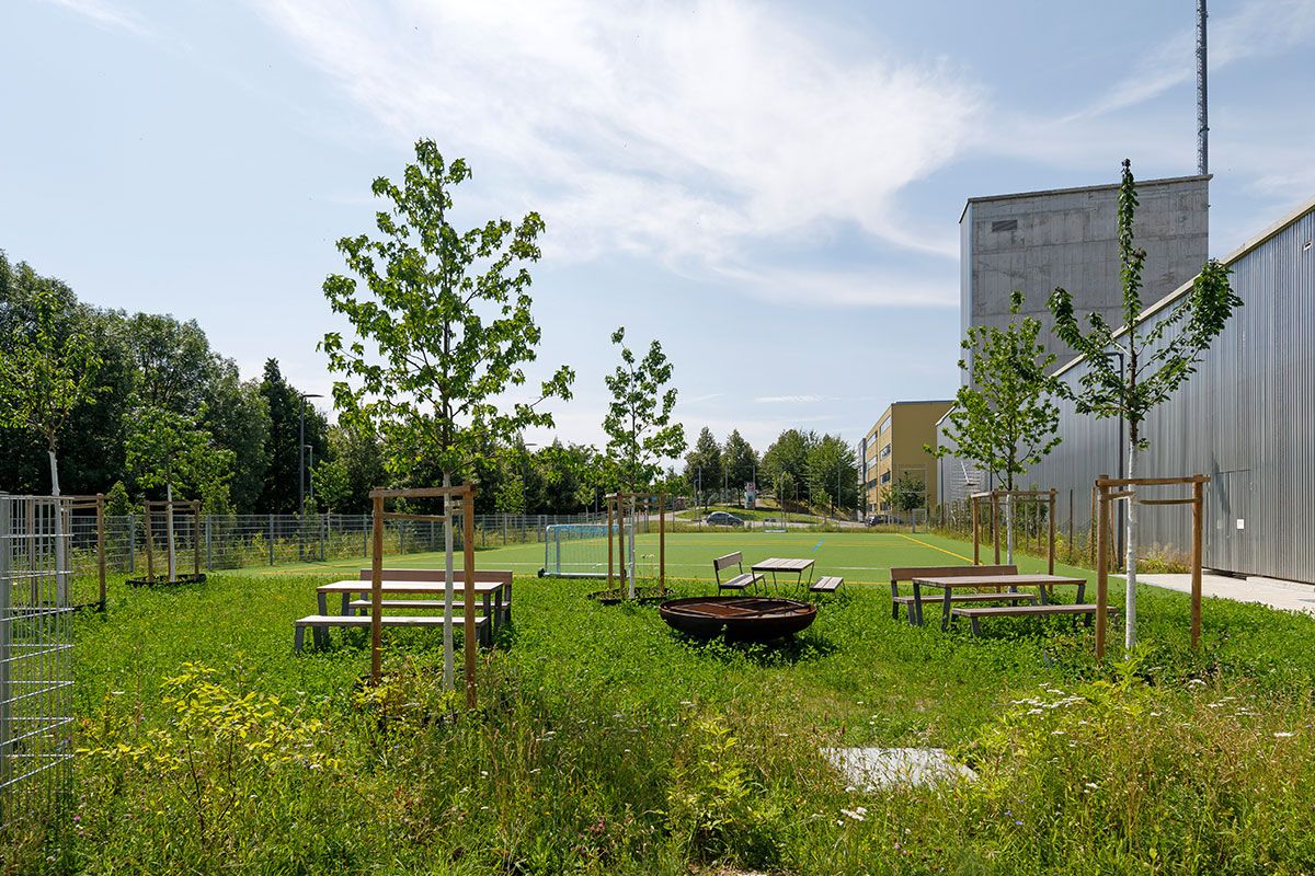 Fotografie - Sportplatz an der Ostseite, vor allem für Fuß-, Volley- und Faustball