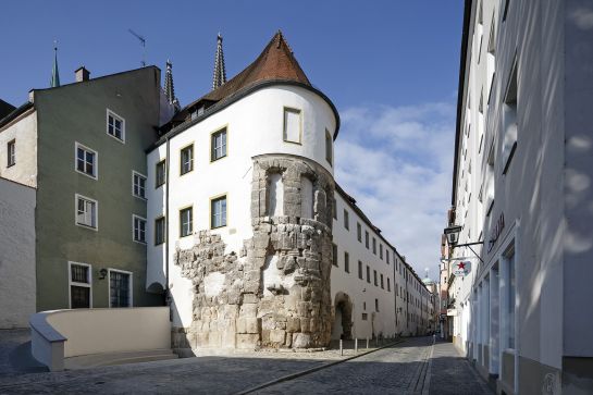 Die Verkehrsrichtung Unter den Schwibbögen ändert sich: Zukünftig verläuft die Fahrtrichtung von Ost nach West (über den St. Georgen Platz).