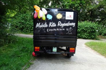 Fotografie: Der APE Wagen der Mobilen Kita