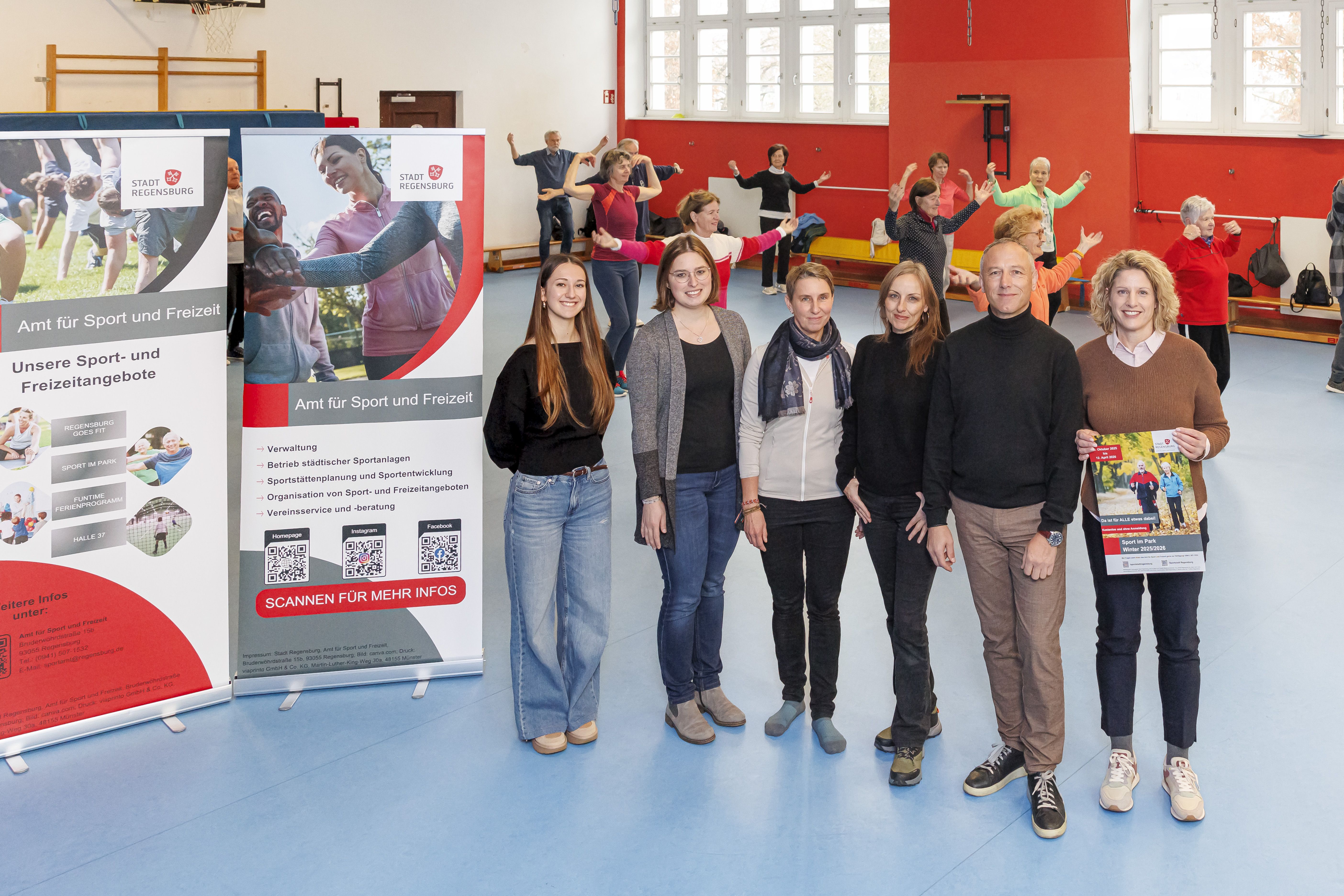 Fotografie – Lea Elenschläger, Michaela Haas, Dr. Marit Möhwald, Marlene Wedl, Christian Goß, Leiter des Amtes für Sport und Freizeit, und Bürgermeisterin Astrid Freudenstein