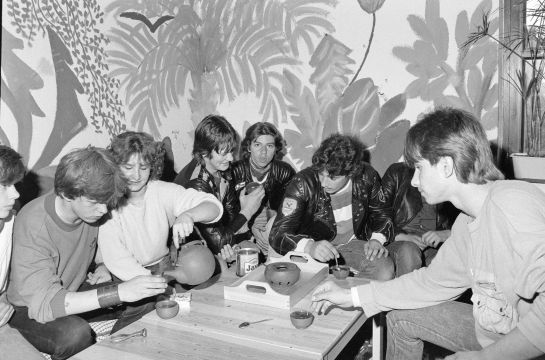 Fotografie: Jugendliche im JUZ Königswiesen im Mai 1984