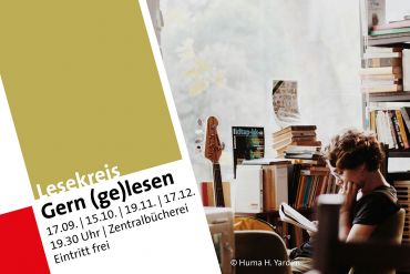 Eine Frau liest ein Buch