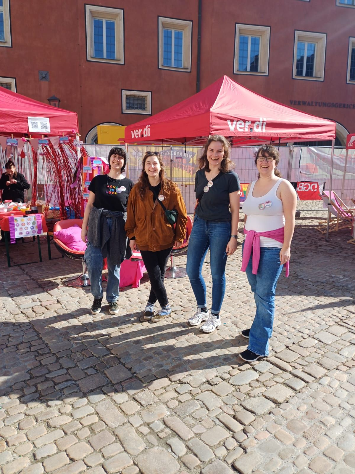 Das Team strahlt mit der Sonne um die Wette 
