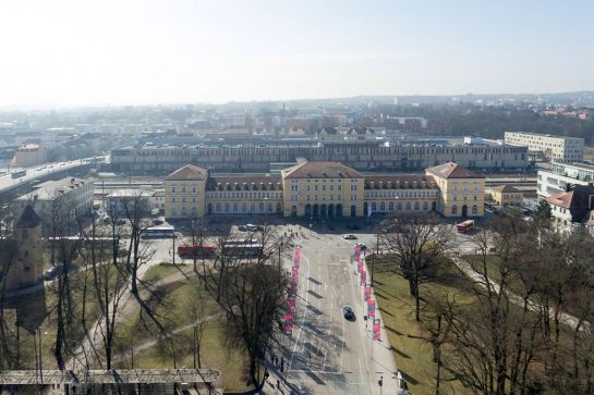 Südliche Maximilianstraße und Bahnhof