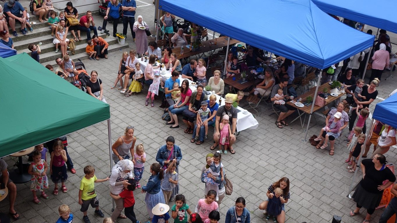 Besucher des MGH-Festes