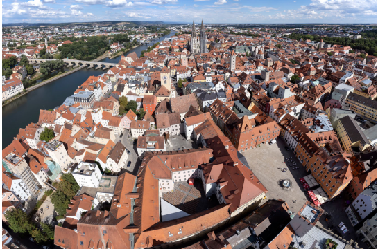 Fotografie: Drohnenaufnahme der Regensburger Altstadt