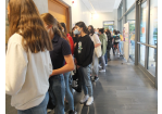 großer Andrang vor dem Wahllokal  (C) UnSi