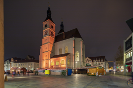 Fotografie – Beleuchtete Neupfarrplatzkirche in Regensburg