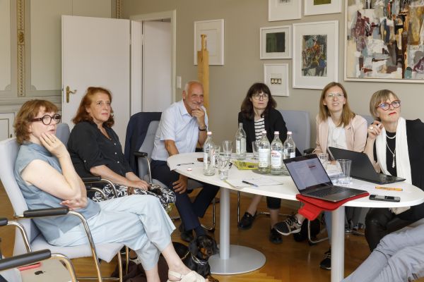 Fotografie: Die neue Kulturpreisjury bei einer Sitzung