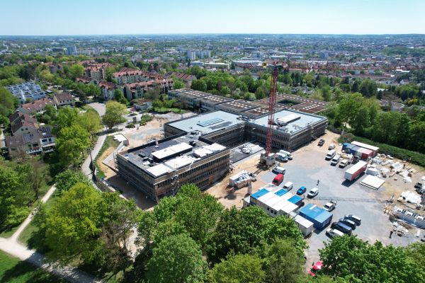 Fotografie: Drohnenaufnahme neues Schulzentrum am Sallerner Berg